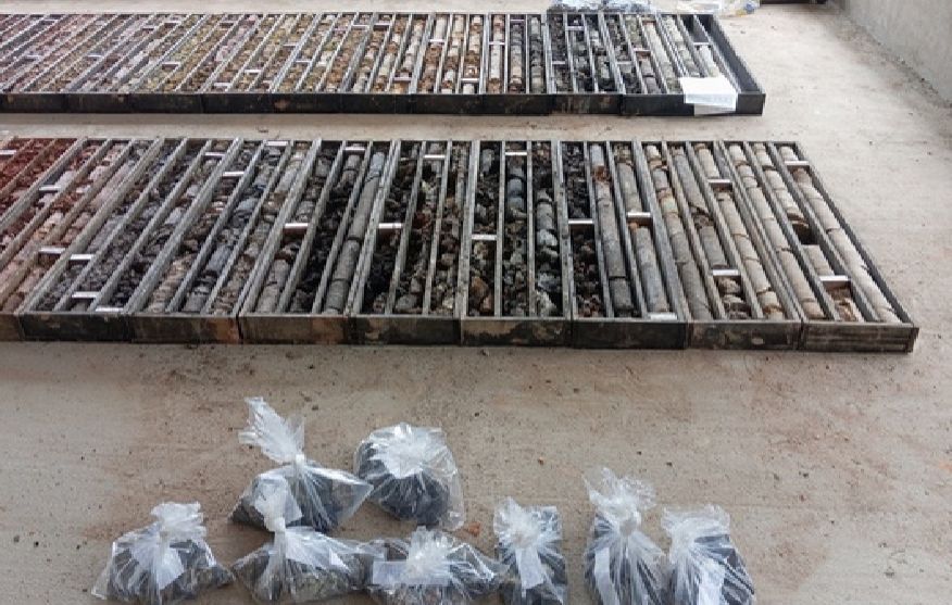 Caixas de testemunho e amostras ensacadas